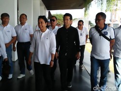 Di Balik Senyum Emil Saat Menemani Menteri BUMN di Banyuwangi