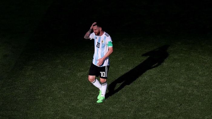Carlos Tevez minta Lionel Messi santai dulu usai Piala Dunia 2018 (Foto: Catherine Ivill/Getty Images) Carlos Tevez minta Lionel Messi santai dulu usai Piala Dunia 2018 (Foto: Catherine Ivill/Getty Images)