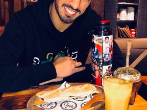 Lihat Momen Pemain Top Uruguay, Suarez Saat Minum Bareng Messi
