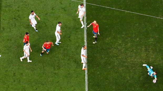 Strategi bertahan Rusia membuat Spanyol frustrasi.