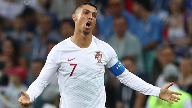 Cristiano Ronaldo belum mendapatkan ruang untuk melancarkan serangan.