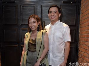 Kocak, Ayu Dewi Anggap Sang Suami Penggemar Garis Kerasnya