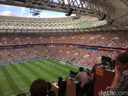 Kor Tanpa Henti di Stadion Luzhiniki