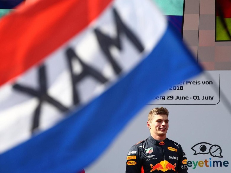 Max Verstappen Juara, Duo Mercedes Out