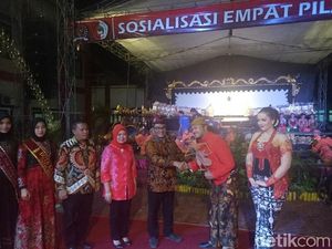 MPR Sosialisasikan Empat Pilar dengan Wayang Kulit di Banyuwangi