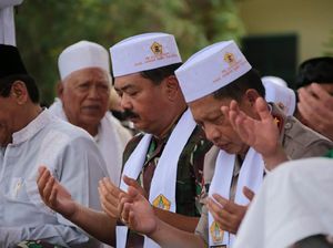 Doa Kapolri untuk 2 Polisi yang Hilang di Papua Doa Kapolri untuk 2 Polisi yang Hilang di Papua