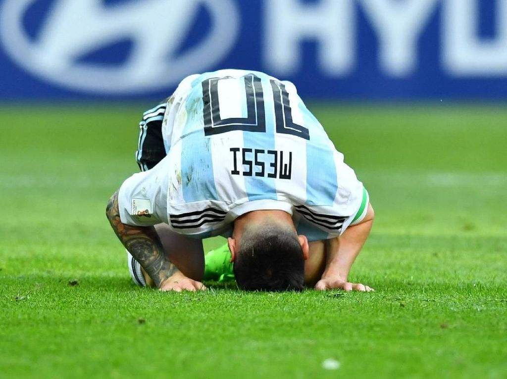 Messi Pernah Menangis Seperti Anak Kehilangan Ibunya Messi Pernah Menangis Seperti Anak Kehilangan Ibunya