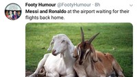 Selalu dibanding-bandingkan dan kerap dianggap bersaing, nyatanya Messi dan Ronaldo akur tuh nunggu pesawat untuk membawanya pulang usai kandas di Piala Dunia 2018. (Foto: Twitter @FootyHumour)