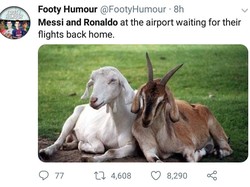 Selalu dibanding-bandingkan dan kerap dianggap bersaing, nyatanya Messi dan Ronaldo akur tuh nunggu pesawat untuk membawanya pulang usai kandas di Piala Dunia 2018. (Foto: Twitter @FootyHumour)