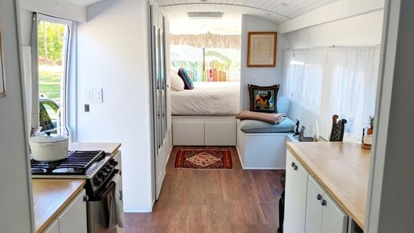 Kamar Ini Bikin Betah, Ternyata Dibuat dari Bus Jadul