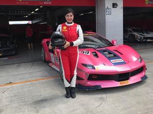 Cantik, Jago Balap, dan Calon Ketua Partai Cantik, Jago Balap, dan Calon Ketua Partai