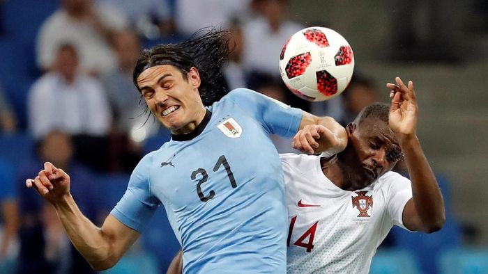 Dua gol Edinson Cavani membawa Uruguay menang 2-1 atas Portugal. (Foto: Toru Hanai/REUTERS) Dua gol Edinson Cavani membawa Uruguay menang 2-1 atas Portugal. (Foto: Toru Hanai/REUTERS)