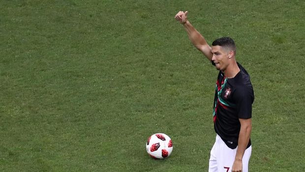 Cristiano Ronaldo melakukan pemanasan jelang Uruguay vs Portugal.