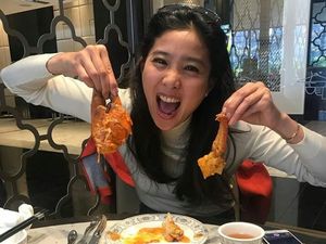 Serunya 10 Momen Olivia Zalianty Saat Cicip Jagung Bakar dan Pempek Serunya 10 Momen Olivia Zalianty Saat Cicip Jagung Bakar dan Pempek