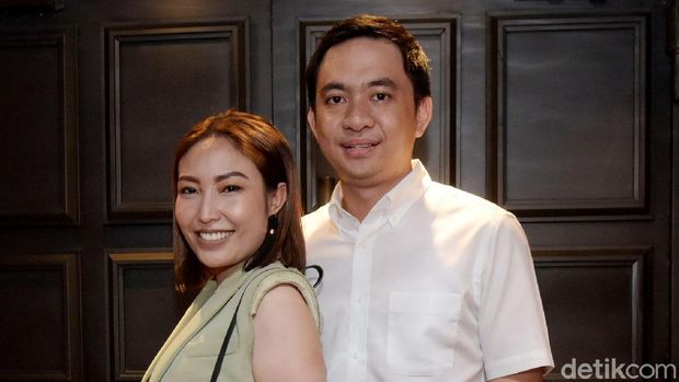 Ayu Dewi dan Regi Datau