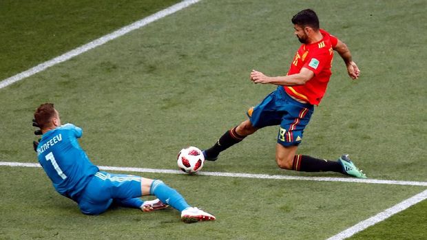 Diego Costa sempat mengancam gawang Rusia di babak 16 besar Piala Dunia 2018. 