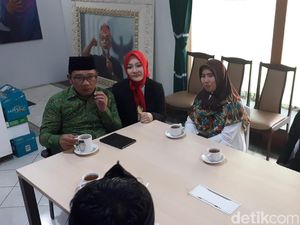 Ngeteh Bareng Rabiatul, Ridwan Kamil Janjikan Pekerjaan Baru Ngeteh Bareng Rabiatul, Ridwan Kamil Janjikan Pekerjaan Baru