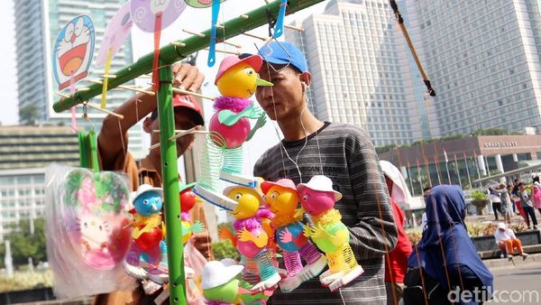 PKL Tumpah Ruah di CFD Sudirman-Thamrin