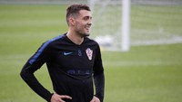 Mateo Kovacic juga sempat menjadi ballboy. Kini, ia menjadi gelandang andalan Timnas Kroasia dan bermain di sejumlah klub besar seperti Inter Milan, Real Madrid, dan saat ini sedang dipinjamkan ke Chelsea. (Foto: Anton Vaganov/Reuters)