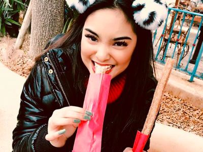 Cantiknya Syandria, Putri Puti Soekarno, Saat Ngemil Churros dan Gelato