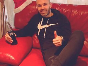 Minuman Soda dan Champagne Jadi Minuman Favorit Gelandang Spanyol, Andres Iniesta