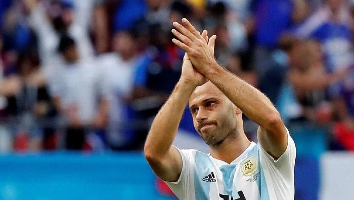 Mascherano Soccer Football - World Cup - Round of 16 - France vs Argentina - Kazan Arena, Kazan, Russia - June 30, 2018 Argentinas Javier Mascherano looks dejected after the match REUTERS/Carlos Garcia Rawlins