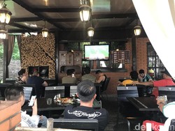 Fan Fest Tutup, Fans di Moskow Ramai-ramai Nonton di Kafe