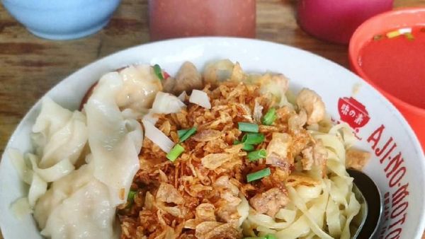 Habis Olahraga Pagi Enaknya Jajan Mie Pangsit yang Enak Mantap Ini
