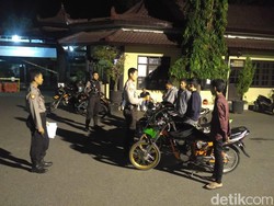 Bikers Ini Tertangkap Sedang Balap Liar di Alun-Alun Ponorogo