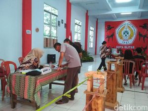 KPU Gelar Pemungutan Suara Ulang Lima Kota di Jawa Timur KPU Gelar Pemungutan Suara Ulang Lima Kota di Jawa Timur