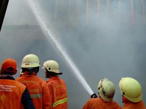 Kebakaran Rumah di Grogol, 5 Unit Damkar Meluncur