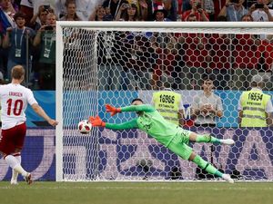 Melihat Lagi Tangan Sakti Danijel Subasic