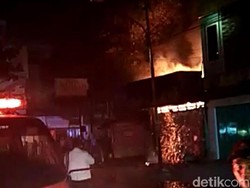 Api di Toko Besi Solo Padam, Sepasang Kakek-Nenek Diselamatkan