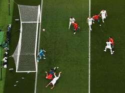 Dalam pertandingan di Luzhniki Stadium, Minggu (1/7/2018) malam WIB, Spanyol vs Rusia berimbang di babak pertama. Gol bunuh diri Ignasevich berhasil disamakan Dzyuba lewat titik putih. REUTERS/Carl Recine.