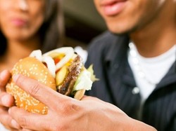 Diet Gagal Terus? Pacar Kamu Mungkin Jadi Penyebabnya