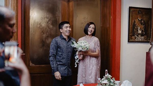 Happy Engagement Lolita Agustine dan Kekasih!