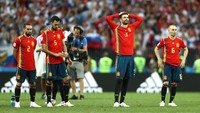 Di tubuh timnas Spanyol, anggota generasi emas lainnya masih bertahan seperti Sergio Busquets dan Gerard Pique. Dalam beberapa tahun mendatang, bukan tak mungkin keduanya ikut menyusul Iniesta. (Foto: Ryan Pierse/Getty Images)