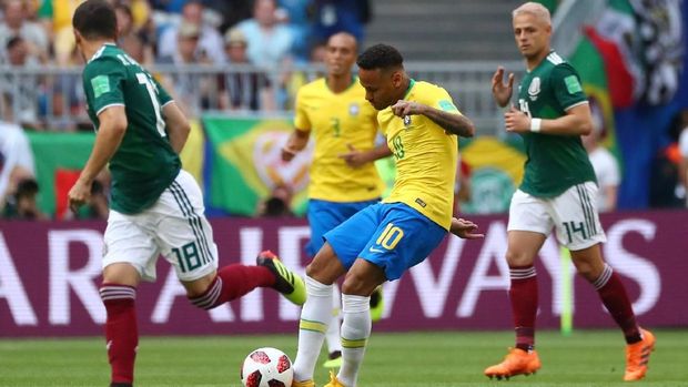 Neymar menjadi pemain yang paling sering melepas tembakan ke gawang Meksiko.