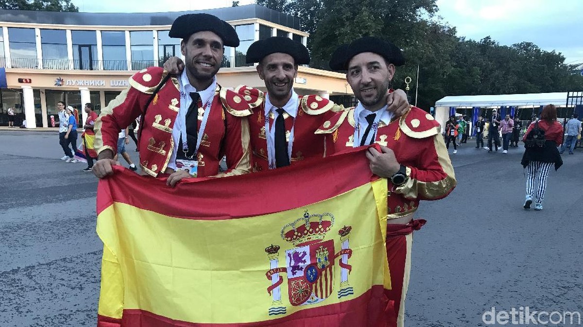 Fans Spanyol dibuat frustrasi tim kesayangannya sendiri karena banyaknya operan tidak disertai gol-gol (Foto: Mohammad Resha Pratama)