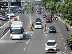 Berapa Banyak Orang Naik Kendaraan Umum saat Ganjil Genap Diperluas?
