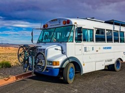 Saat Bus Sekolah Disulap Jadi Rumah Berjalan Buat Traveling