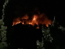 Wisatawan dan Pendaki Dilarang ke Gunung Agung karena Erupsi