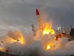 Roket Milik Perusahaan Jepang Meledak Setelah Lepas Landas