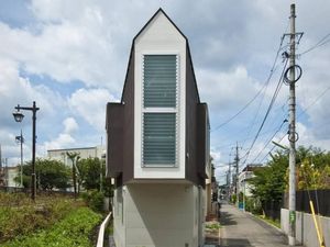 Terlihat Sangat Sempit, Kamu akan Bengong Saat Lihat Bagian Dalam Rumah Ini