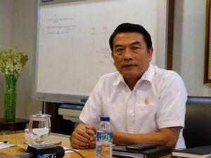 Moeldoko Pastikan Tak Ada Paksaan Mundur ke Asman Abnur Moeldoko Pastikan Tak Ada Paksaan Mundur ke Asman Abnur