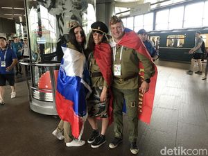 Bahkan Fans Rusia Tak Mengira Timnya Menang atas Spanyol Bahkan Fans Rusia Tak Mengira Timnya Menang atas Spanyol