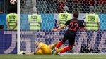Melihat Lagi Tangan Sakti Danijel Subasic