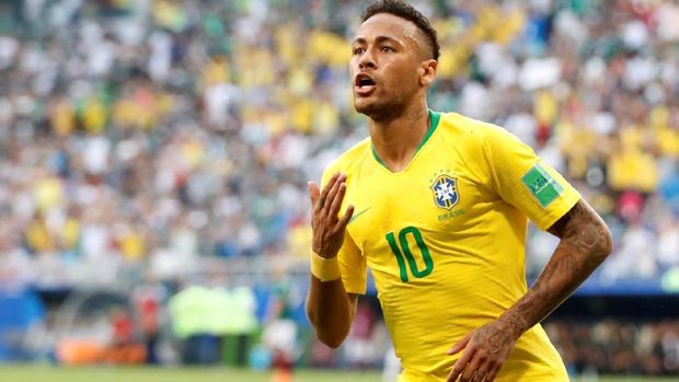 Neymar mengecat rambutnya menjadi hitam jelang Brasil vs Meksiko.
