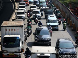 Pemerintah Belum Tentukan Batasan Usia Mobil dan Motor di Jalanan