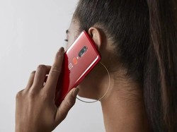 OnePlus 6 Tampil Seksi Berkelir Merah